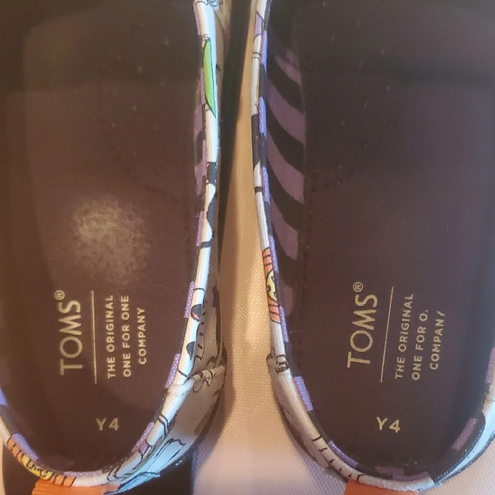 TOMS Kids' Colorful Halloween Pattern Moccasins